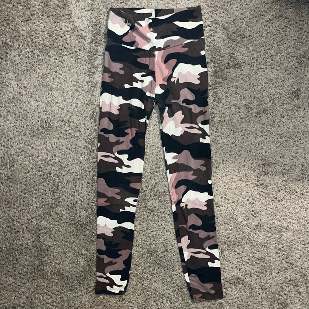 Charlotte Russe Camo leggings